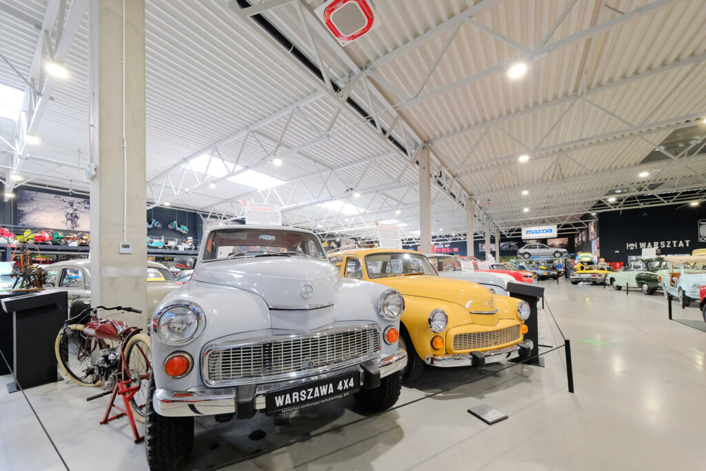 Samochód Warszawa w Muzeum Motoryzacji Wena w Oławie